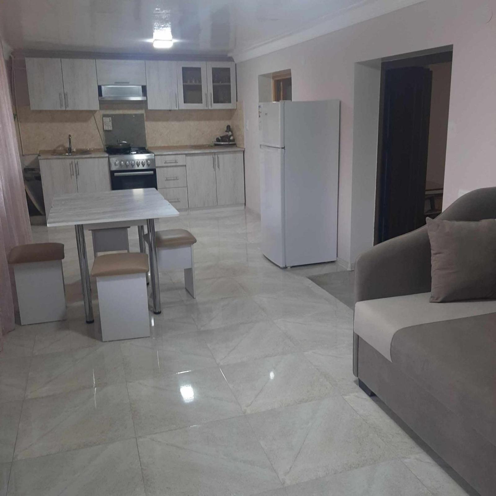 Lyucie Guest House Иджеван Екстериор снимка
